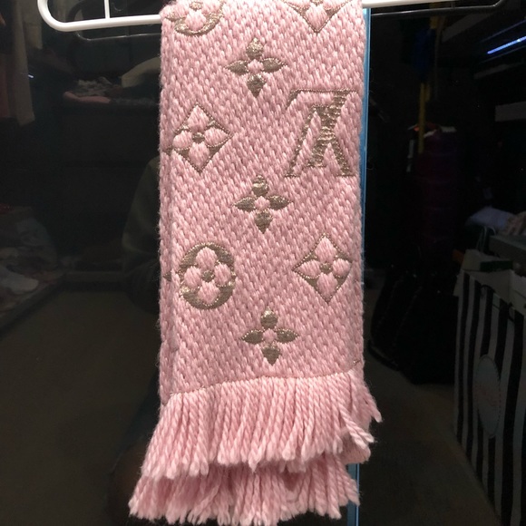 Louis Vuitton Accessories - 💋Authentic Louis Vuitton Logomania Shine Scarf